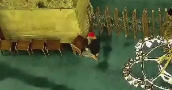 Ayasofya Camii'nde yangın! Güvenlik kamerasına yansıdı